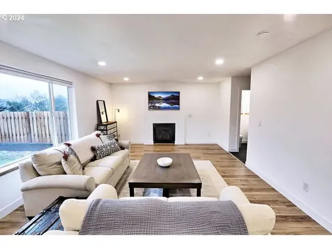 14785 Orchard Street Ne Aurora OR 97002
