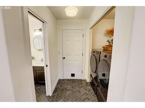 14785 Orchard Street Ne Aurora OR 97002