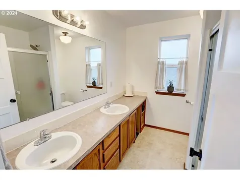 14785 Orchard Street Ne Aurora OR 97002