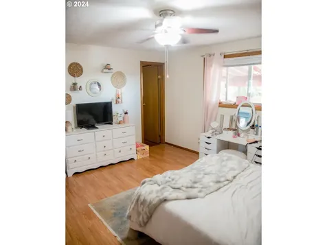 1186 Netzel Street Oregon City OR 97045