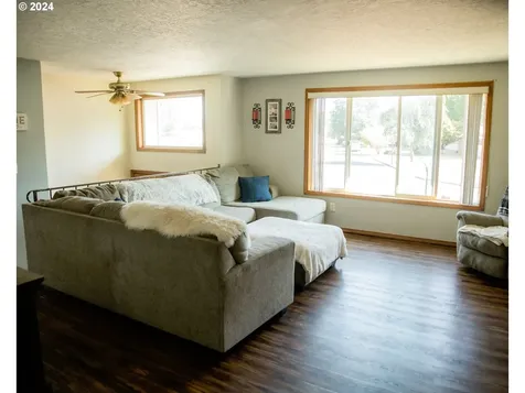 1186 Netzel Street Oregon City OR 97045