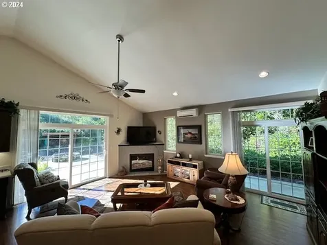 4881 Gloria Gayle Way Florence OR 97439