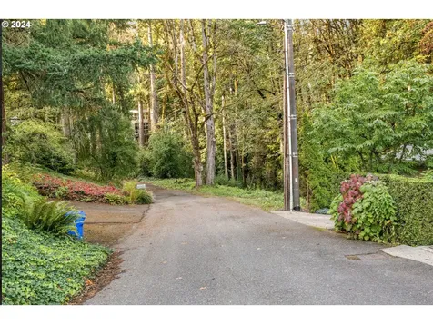 4666 NW Woodside Terrace Portland OR 97210