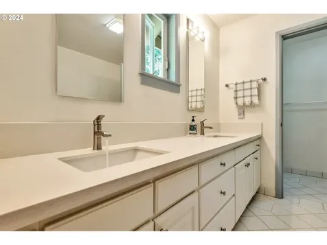 10215 Nw Village Heights Drive Portland OR 97229