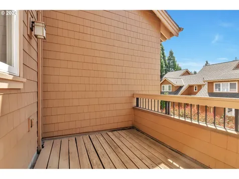 10215 Nw Village Heights Drive Portland OR 97229