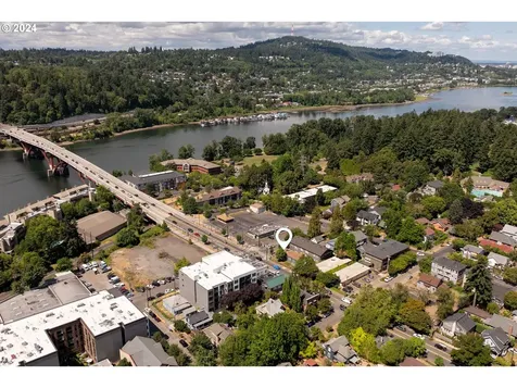 8080 SE 6th Avenue Portland OR 97202