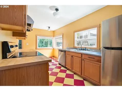 8080 SE 6th Avenue Portland OR 97202