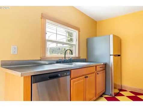 8080 SE 6th Avenue Portland OR 97202