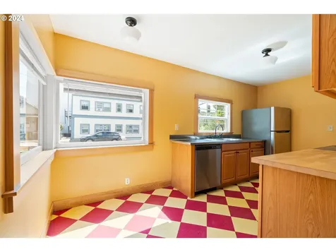 8080 SE 6th Avenue Portland OR 97202
