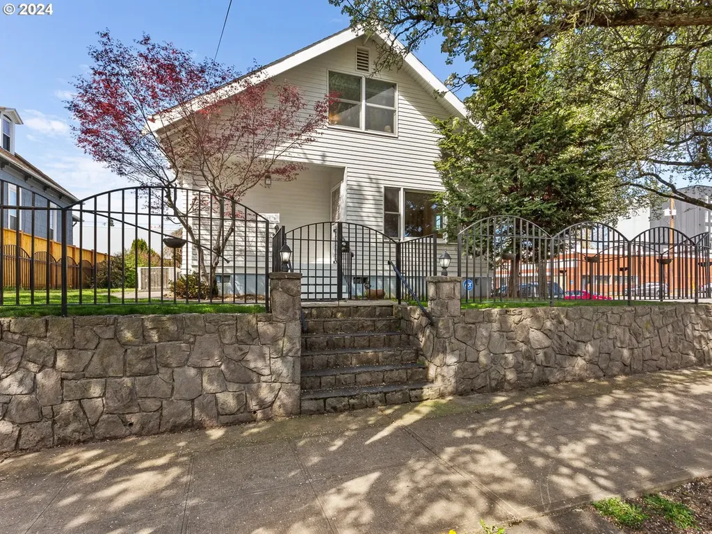 4073 N Montana Avenue Portland OR 97227