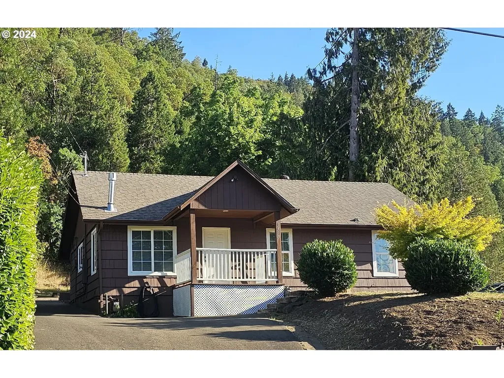 1413 W Myrtle Avenue Roseburg OR 97471
