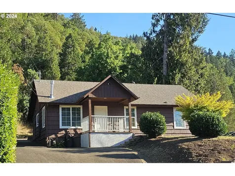1413 W Myrtle Avenue Roseburg OR 97471