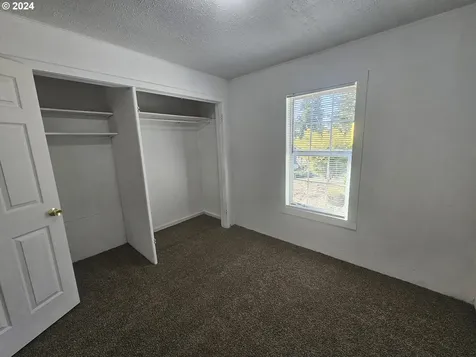 1413 W Myrtle Avenue Roseburg OR 97471