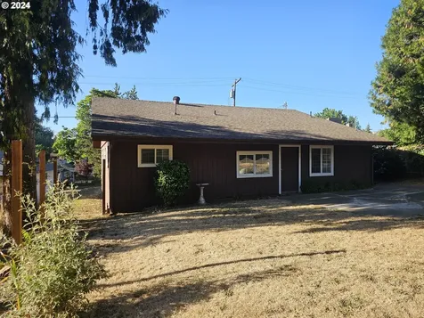 1413 W Myrtle Avenue Roseburg OR 97471