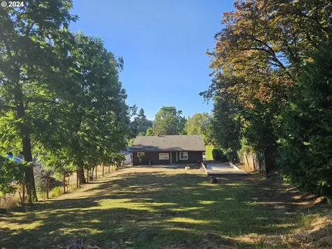 1413 W Myrtle Avenue Roseburg OR 97471