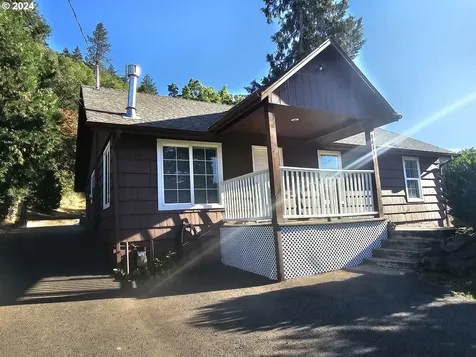 1413 W Myrtle Avenue Roseburg OR 97471