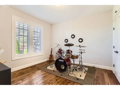13516 NW Glendoveer Drive Portland OR 97231