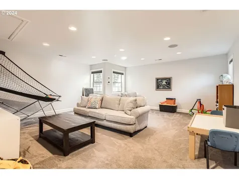 13516 NW Glendoveer Drive Portland OR 97231