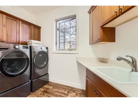 13516 NW Glendoveer Drive Portland OR 97231