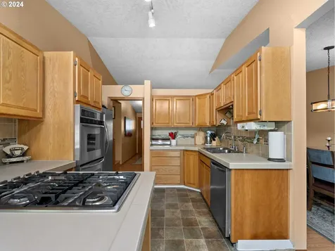 1303 Sw Linneman Avenue Gresham OR 97080