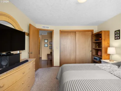 1303 Sw Linneman Avenue Gresham OR 97080