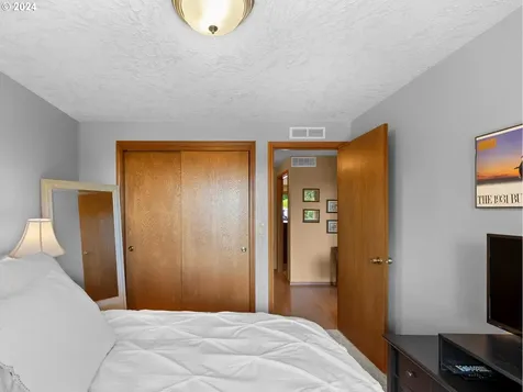 1303 Sw Linneman Avenue Gresham OR 97080