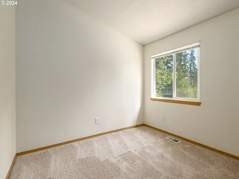 13122 SE Lincoln Street Portland OR 97233