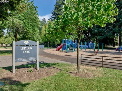 13122 SE Lincoln Street Portland OR 97233