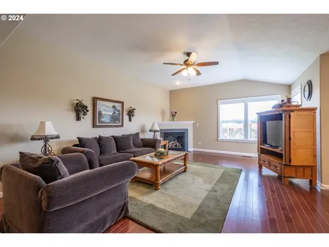 751 S 5th Street Jefferson OR 97352