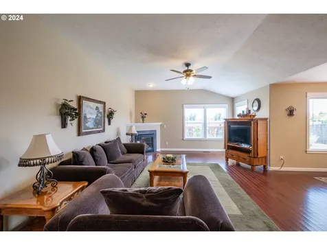 751 S 5th Street Jefferson OR 97352