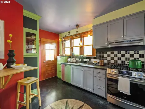 4715 Ne 18th Avenue Portland OR 97211