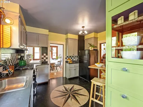 4715 Ne 18th Avenue Portland OR 97211