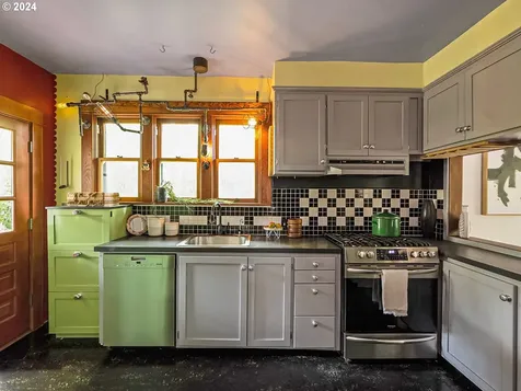 4715 Ne 18th Avenue Portland OR 97211