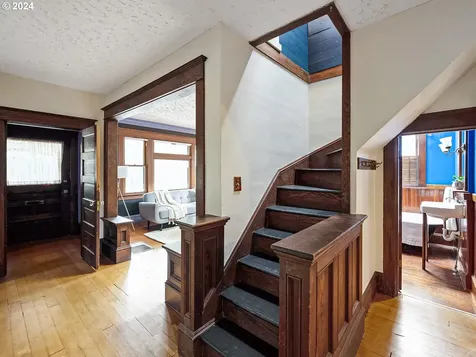 4715 Ne 18th Avenue Portland OR 97211