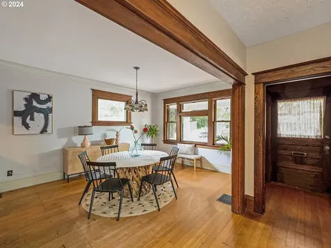 4715 Ne 18th Avenue Portland OR 97211