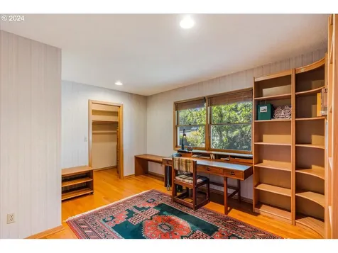 239 S Custer Street Portland OR 97219