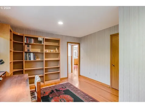 239 S Custer Street Portland OR 97219
