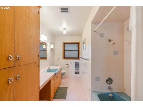 239 S Custer Street Portland OR 97219