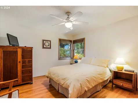 239 S Custer Street Portland OR 97219