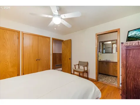 239 S Custer Street Portland OR 97219