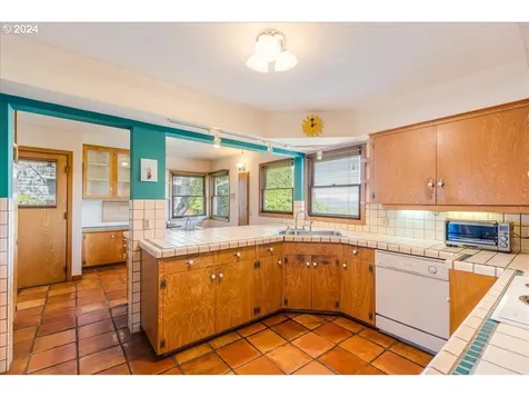 239 S Custer Street Portland OR 97219