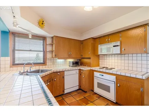 239 S Custer Street Portland OR 97219