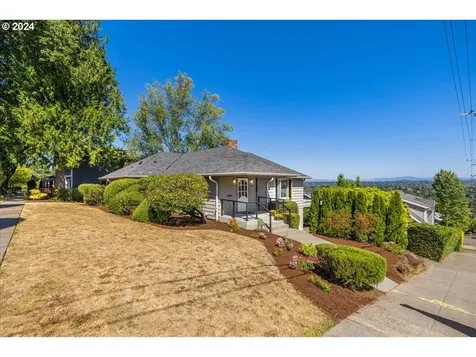 239 S Custer Street Portland OR 97219