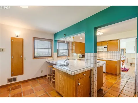 239 S Custer Street Portland OR 97219