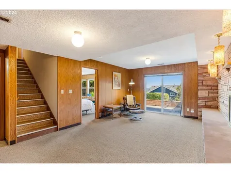 239 S Custer Street Portland OR 97219