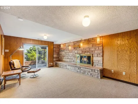 239 S Custer Street Portland OR 97219