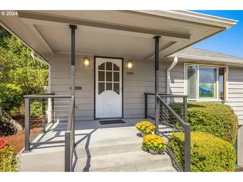 239 S Custer Street Portland OR 97219