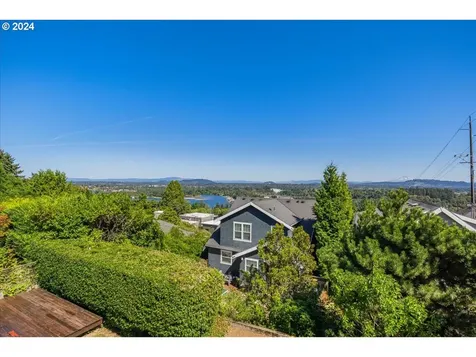 239 S Custer Street Portland OR 97219