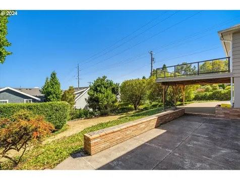 239 S Custer Street Portland OR 97219