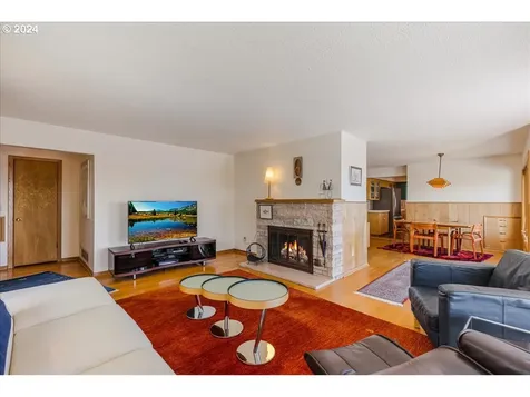 239 S Custer Street Portland OR 97219